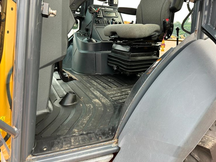 2018-deere-310sl-image-51