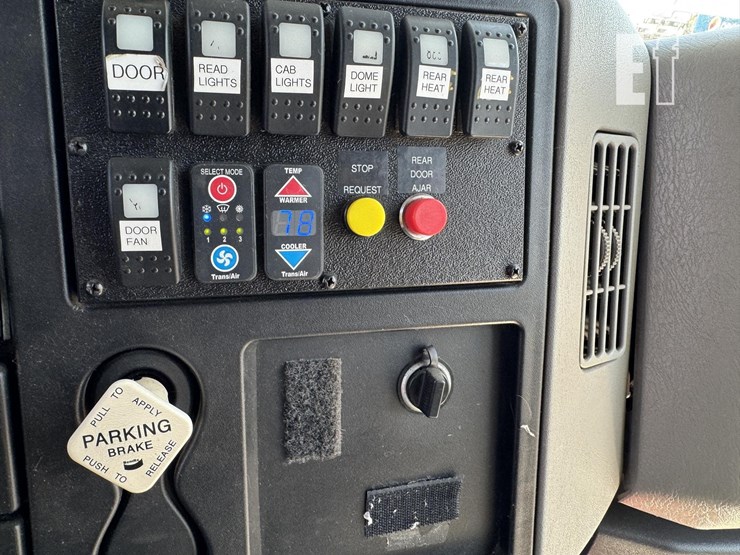 2008-international-bus-1049-image-19