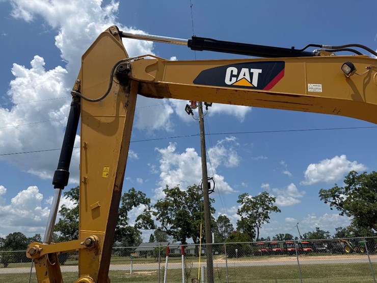 2019-caterpillar-326fl-image-23
