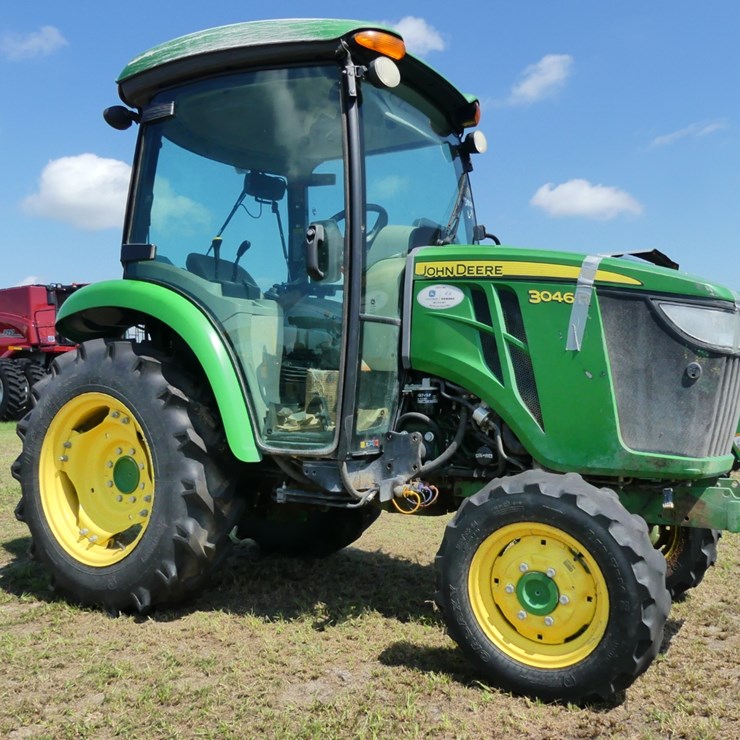 JOHN DEERE 3046R