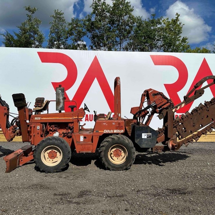 2001 DITCH WITCH 8020