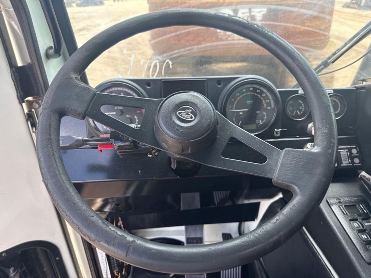 2014-mack-leu613-image-28