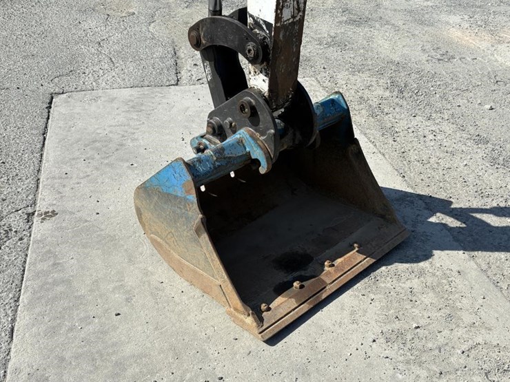 2016-bobcat-e32-image-10