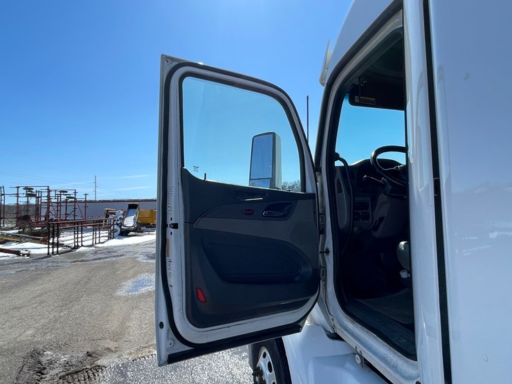 2015-peterbilt-579-image-20