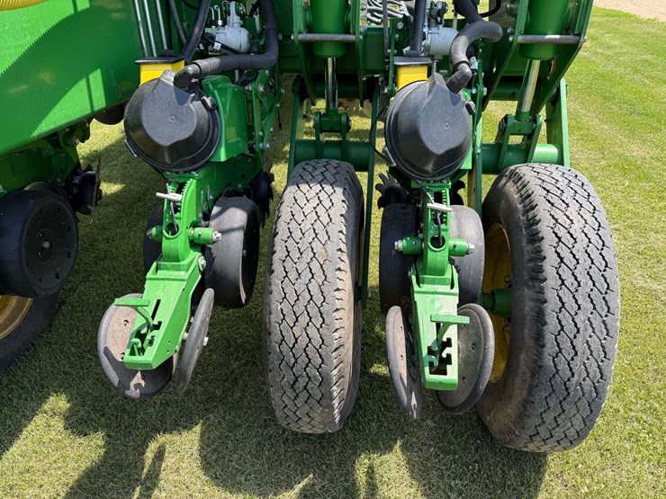 2014-john-deere-1770nt-image-42