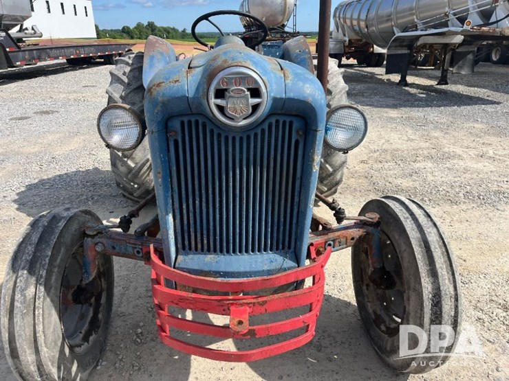 ford-600-image-15