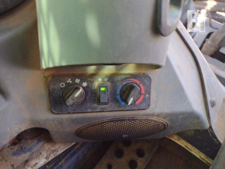 2017-bobcat-t870-image-10