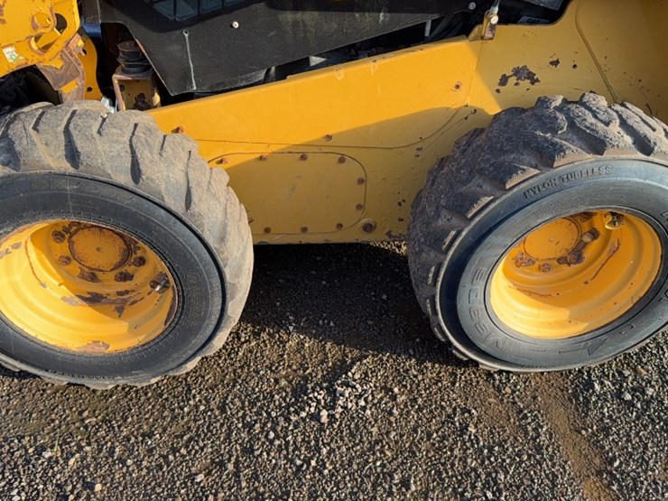caterpillar-246-image-12