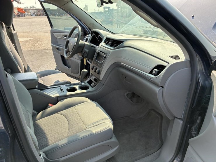 2017-chevrolet-traverse-image-9