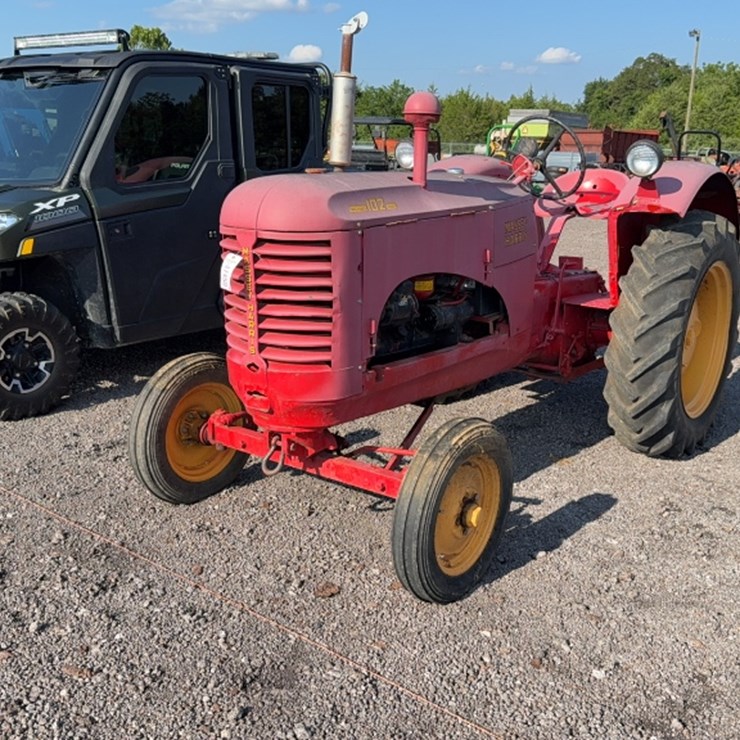 MASSEY-FERGUSON 102
