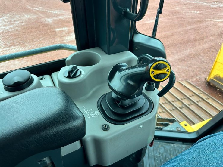 2013-komatsu-d61px-23-image-57
