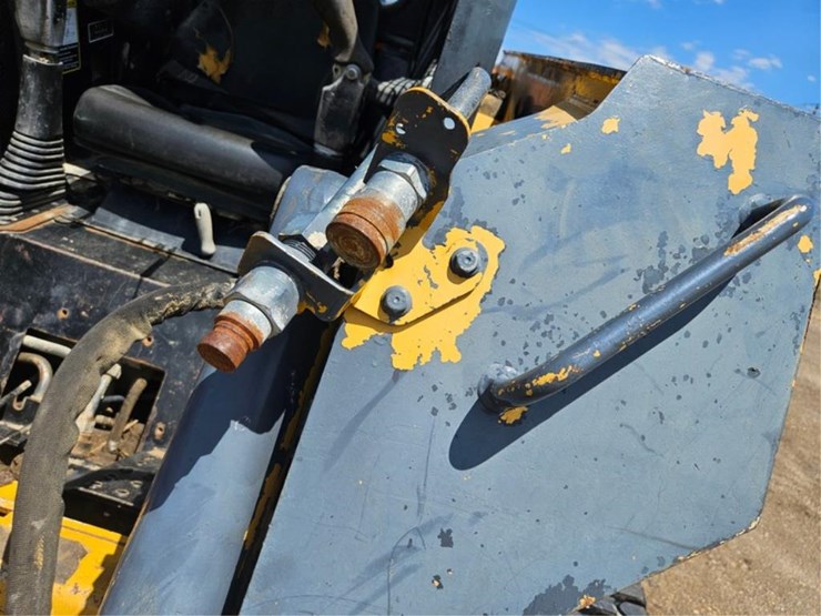 deere-ct332-image-10