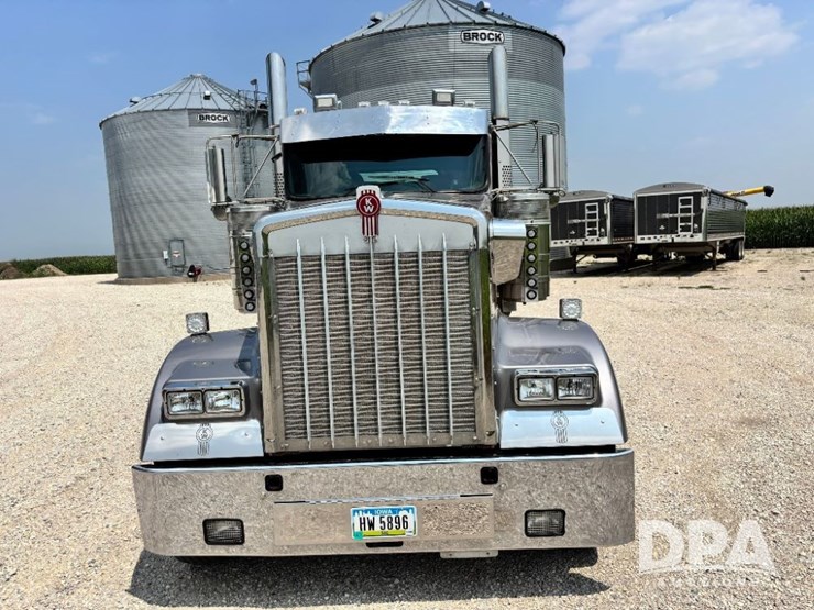 2014-kenworth-w900-image-5