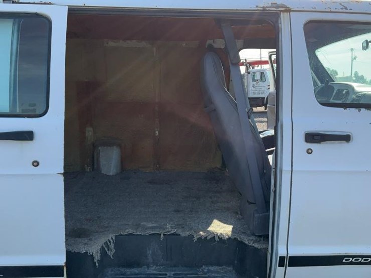 2000-dodge-ram-van-image-32