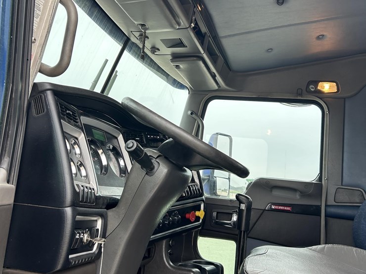 2019-kenworth-t800-image-13