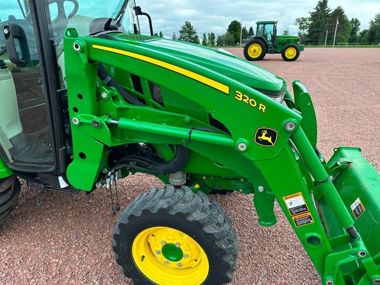 2022-john-deere-3033r-image-25