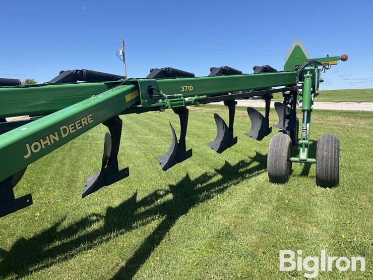 2015-john-deere-3710-image-12