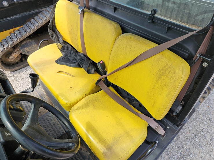 2019-john-deere-gator-image-6