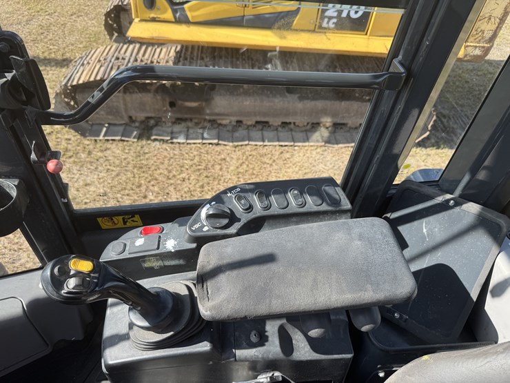 2014-komatsu-wa270-image-12