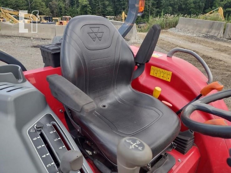 massey-ferguson-1735m-image-11