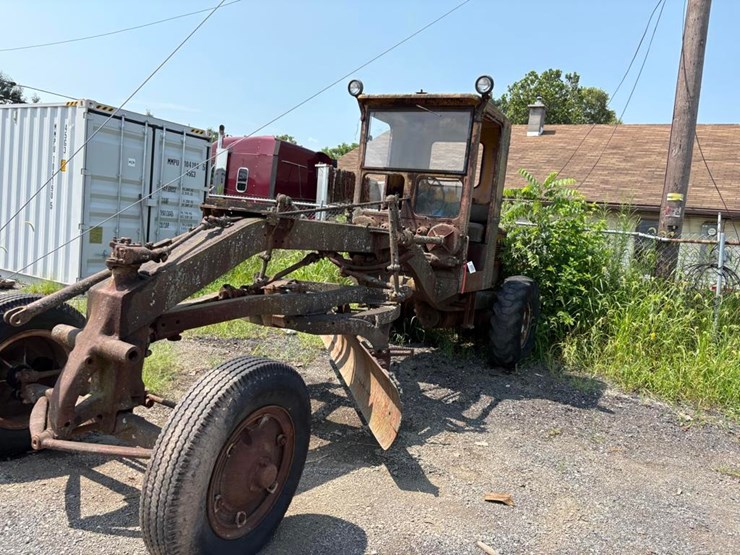 caterpillar-2wd-gator-image-3