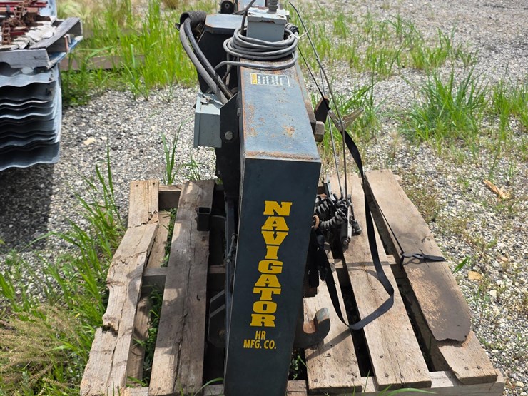 h-r-manufacturing-cat-3-w-navigation-system-image-4