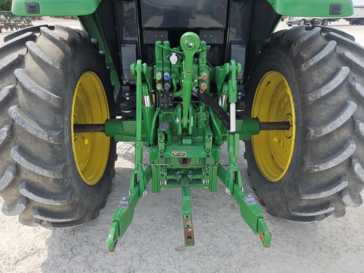 2022-john-deere-6140m-image-17