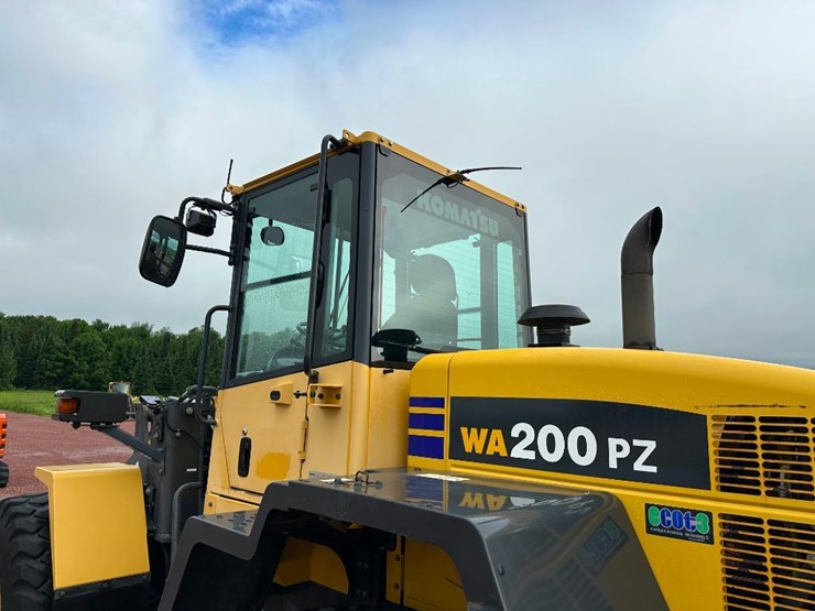 2013-komatsu-wa200pz-6-image-19