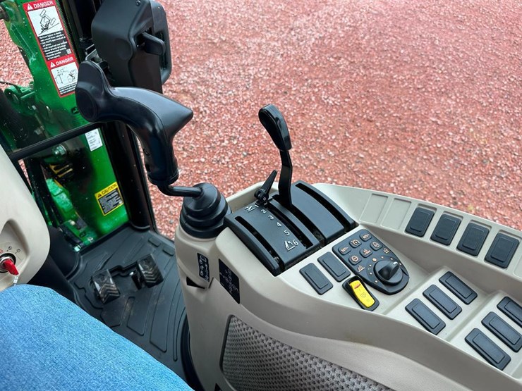 2022-john-deere-3046r-image-49