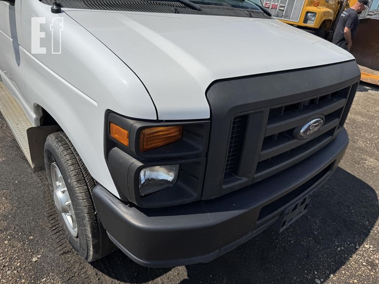 2012-ford-e250-image-27