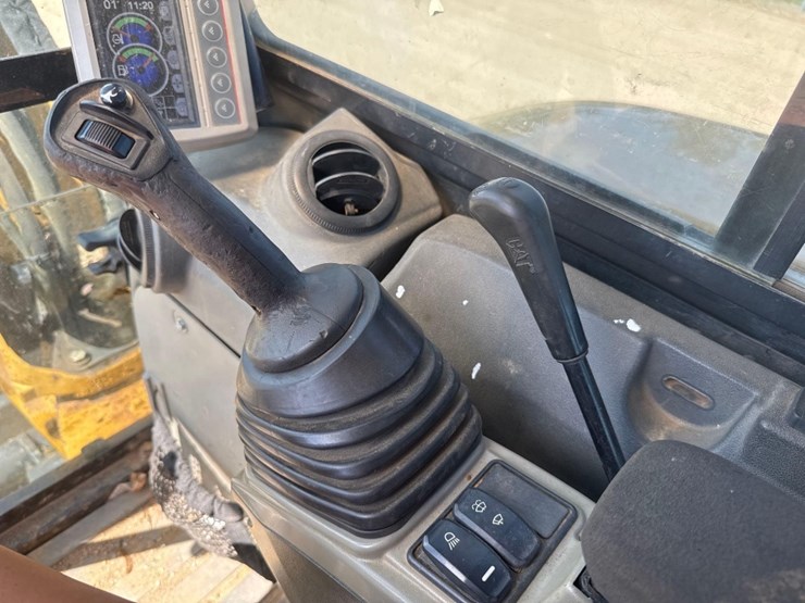 2015-caterpillar-305e2-cr-image-34