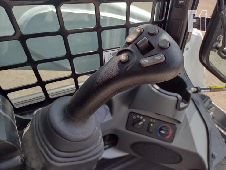 2023-bobcat-t770-image-12