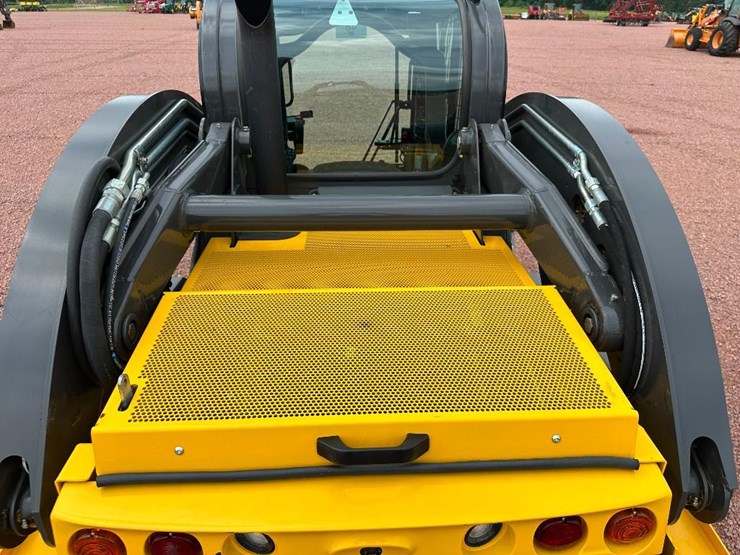 2022-new-holland-l328-image-24
