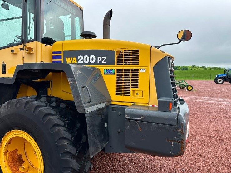 2013-komatsu-wa200pz-6-image-25