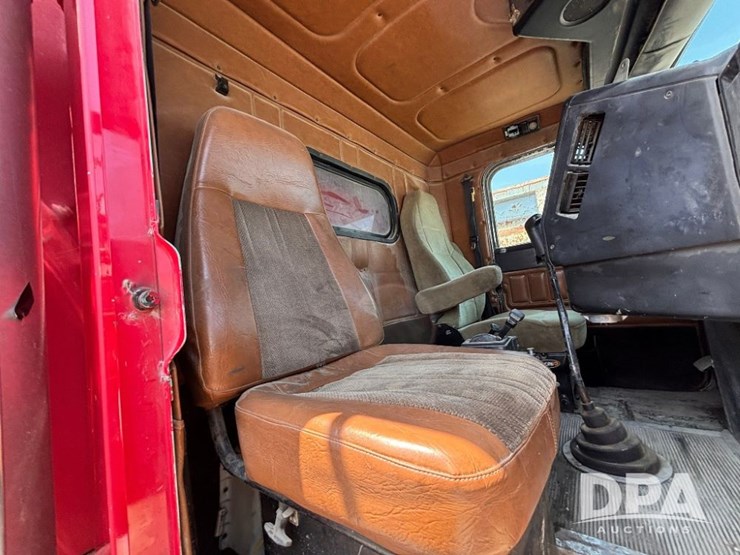 1997-freightliner-fld112-image-70