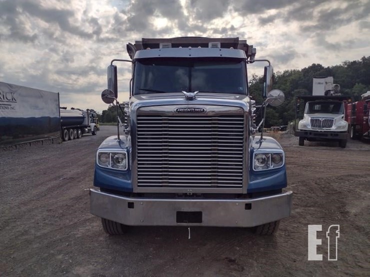 2017-freightliner-122sd-image-2