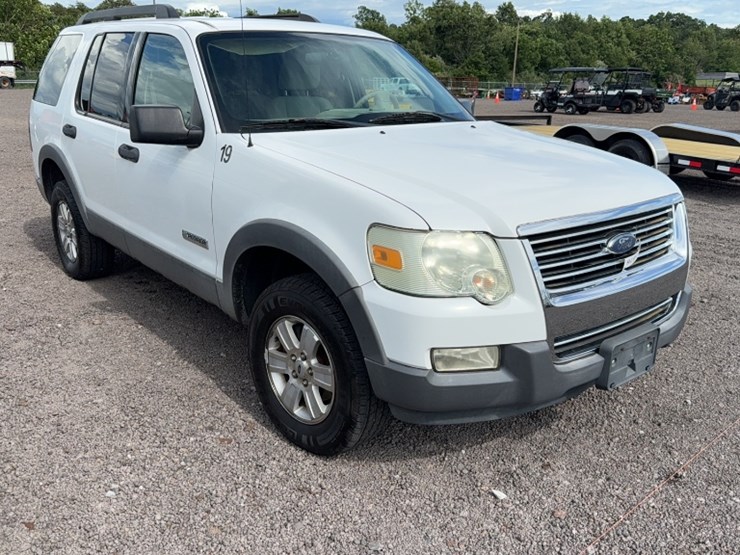 2006-ford-explorer-image-3