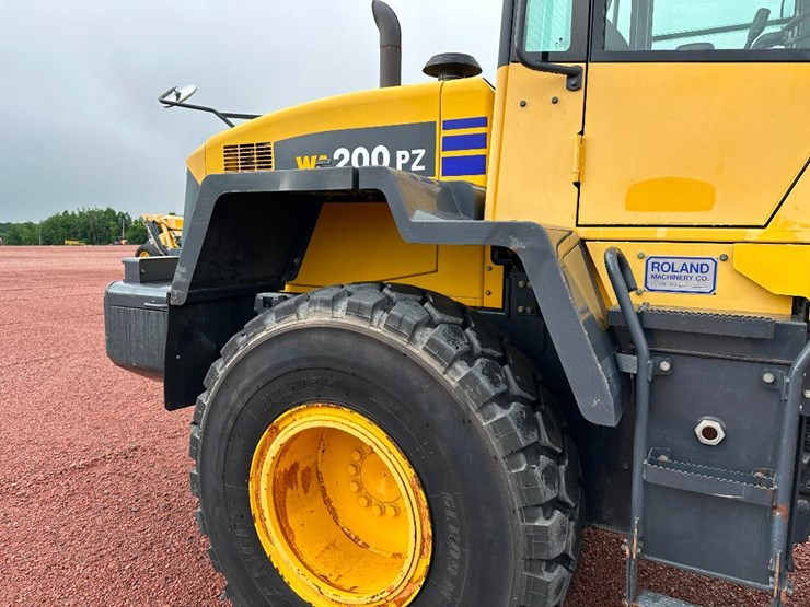 2013-komatsu-wa200pz-6-image-22
