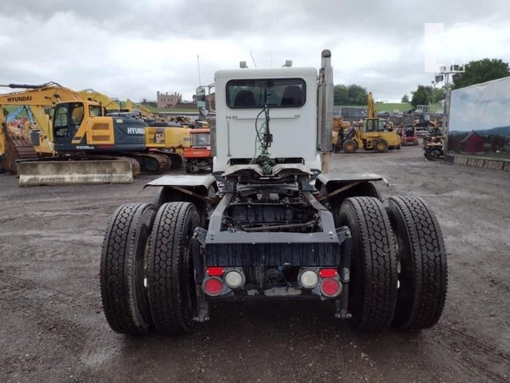 2008-peterbilt-388-image-4