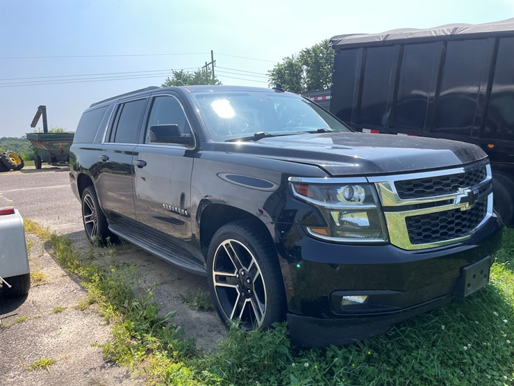 2015-chevrolet-suburban-image-3