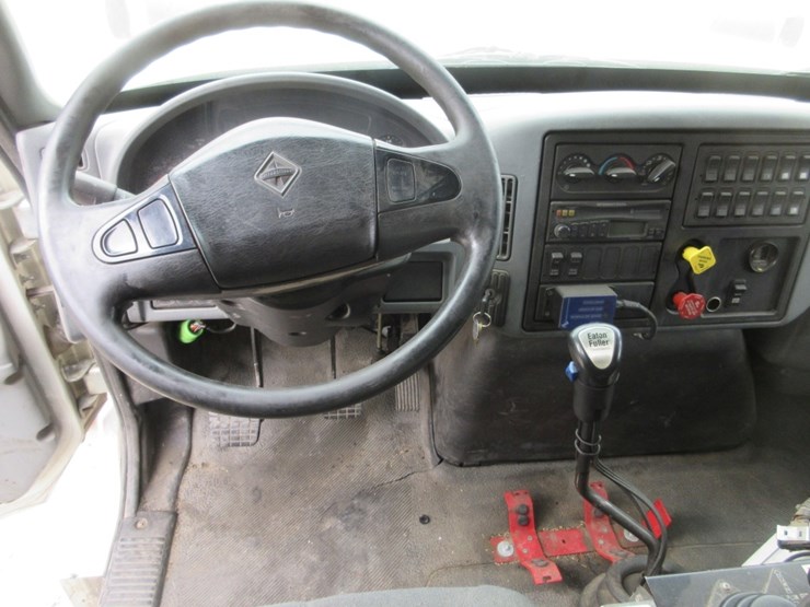 2003-international-7400-image-11