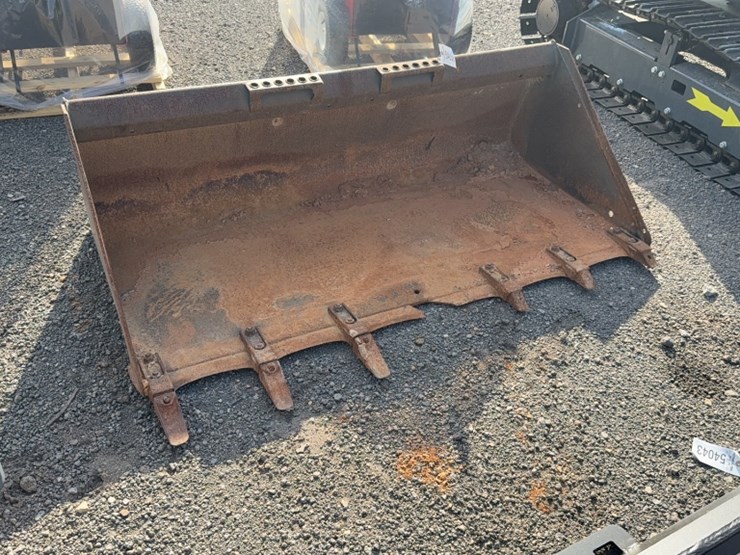 #2042-•-bobcat-66"-tooth-bucket-image-2