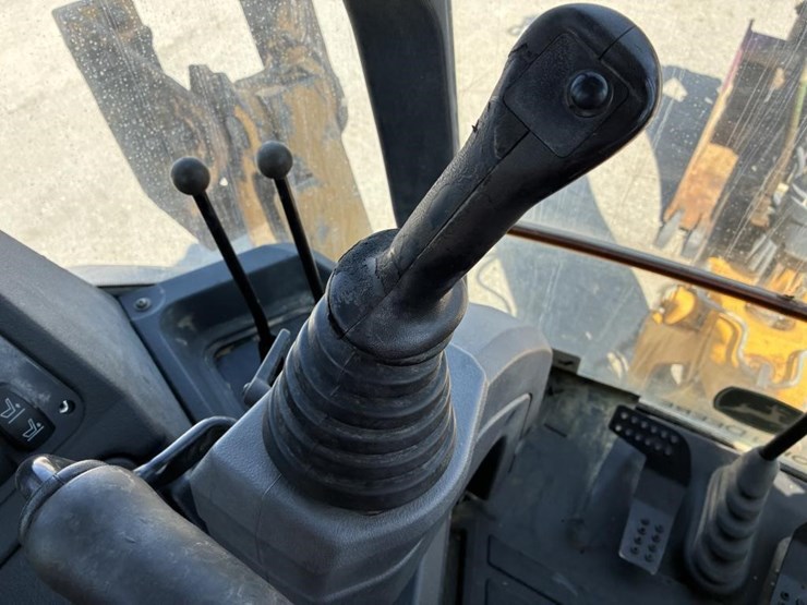 2019-deere-310l-ep-image-25