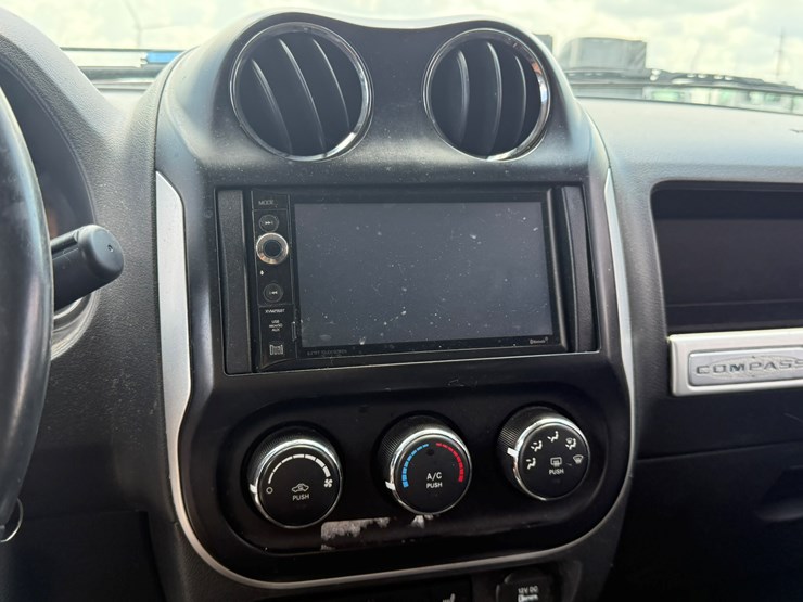 2016-jeep-compass-image-30