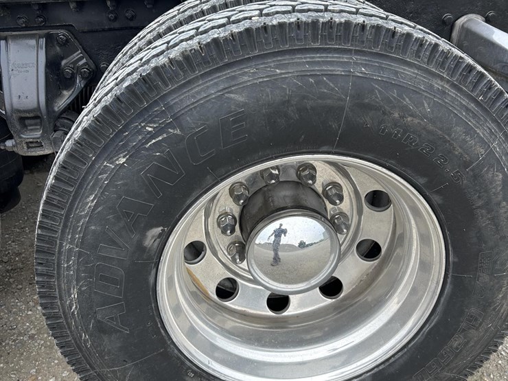 2014-kenworth-t600-image-38