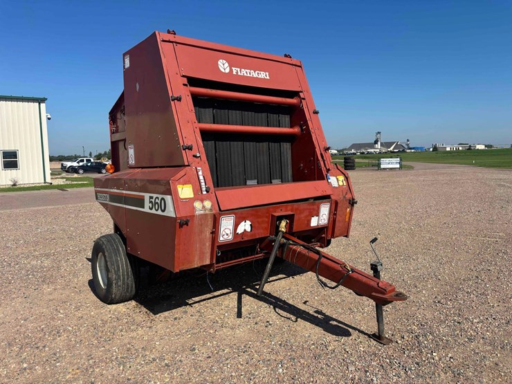 hesston-560-image-2