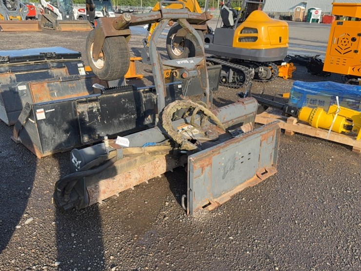 #2028-•-bobcat-84"-skid-steer-harley-rake-image-4