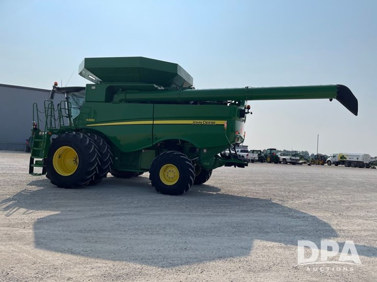 2016-john-deere-s690-image-19