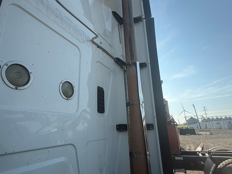 2010-international-prostar-image-24
