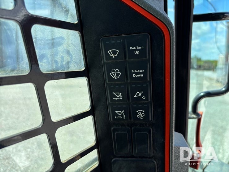 2021-bobcat-t62-image-50